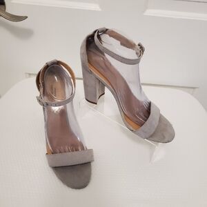 EUC Urban Outfitters Grey Suede Strappy Block Heel Sandals Size 10